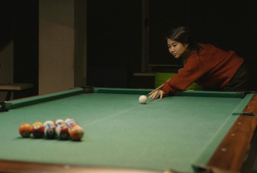 woman-ready-to-break-pool-rack